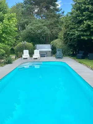 Piscine de l'établissement La Marmoire ou située à proximité