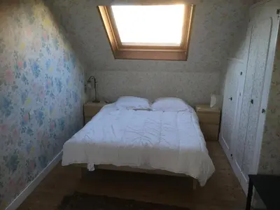 Un ou plusieurs lits dans un hébergement de l'établissement Maison Préfailles plein centre avec jardin