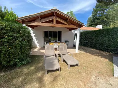 Jardin de l'établissement Maison 2 chambres avec terrasse et parking près forêt, plage et pistes cyclables à Saint-Jean-de-Monts - FR-1-323-522