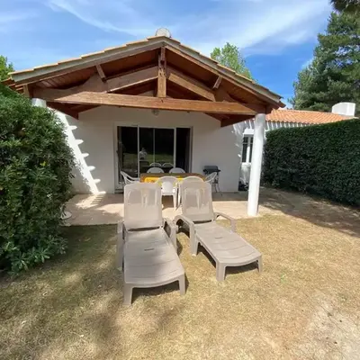 Maison 2 chambres avec terrasse et parking près forêt