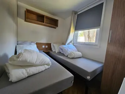 Un ou plusieurs lits dans un hébergement de l'établissement Mobil home 3 chambres (413)