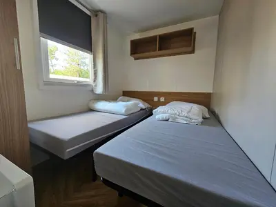 Un ou plusieurs lits dans un hébergement de l'établissement Mobil home 3 chambres (413)