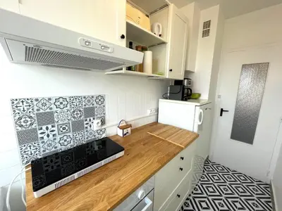 Cuisine ou kitchenette dans l'établissement Appartement 1 chambre pour 4 à Saint-Jean-de-Monts, proche plage - FR-1-323-515