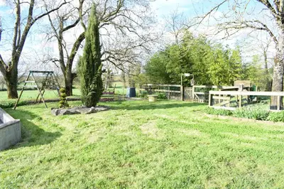 Jardin de l'établissement Le Cardoué, gíte au cœur du bocage vendéen proche Puy duFou