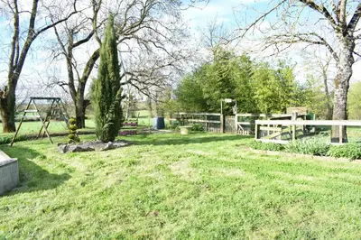 Jardin de l'établissement Le Cardoué, gíte au cœur du bocage vendéen proche Puy duFou