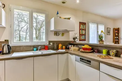 Cuisine ou kitchenette dans l'établissement Les Pinsons - Jardin - Parking - Wifi