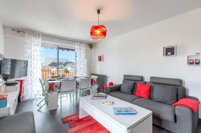 Coin salon dans l'établissement Le Valentin - Appt proche des plages