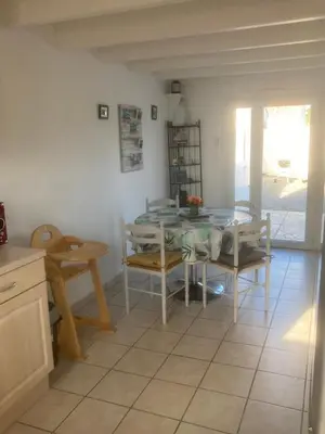 Plan de l'établissement Petite maison à proximité commerces et plage
