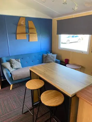 Coin salon dans l'établissement Mobil Home 5 personnes - Camping *** Les Ollivaud-