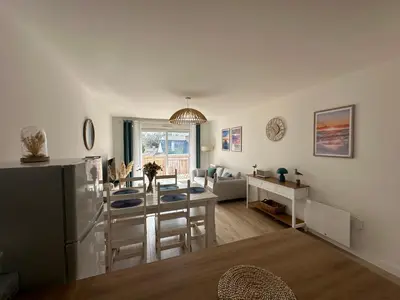 Coin salon dans l'établissement La garenne, près des commerces