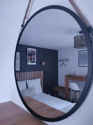 Un ou plusieurs lits dans un hébergement de l'établissement Cazama-Chambre indépendante