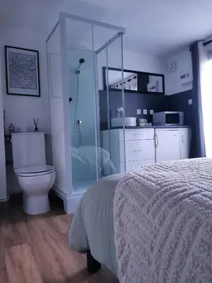Salle de bains dans l'établissement Cazama-Chambre indépendante