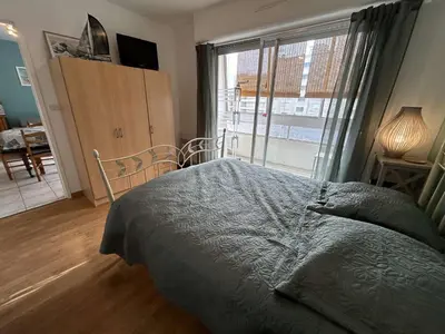 Un ou plusieurs lits dans un hébergement de l'établissement Appartement 2 pièces, 5 couchages, parking privé, proche plage et commerces, Saint-Hilaire-de-Riez - FR-1-224C-287