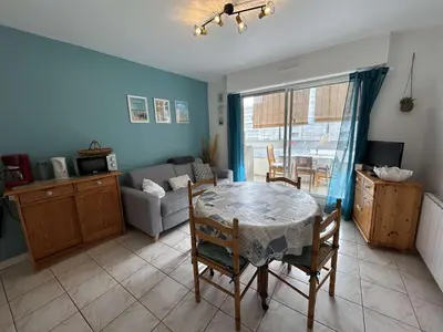 Cuisine ou kitchenette dans l'établissement Appartement 2 pièces, 5 couchages, parking privé, proche plage et commerces, Saint-Hilaire-de-Riez - FR-1-224C-287