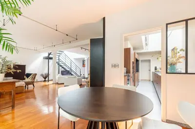 Plan de l'établissement Large fully renovated 250m house