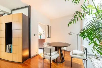 Plan de l'établissement Large fully renovated 250m house