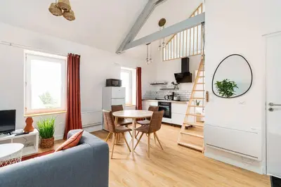 Cuisine ou kitchenette dans l'établissement Le Aristide - Centre Ville - Calme - Terrasse