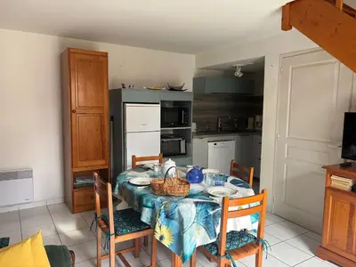 Cuisine ou kitchenette dans l'établissement Maison avec piscine, proche forêt et plage à Saint Jean de Monts - FR-1-323-527