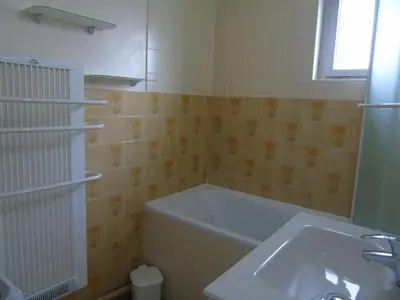 Salle de bains dans l'établissement Les Genêts