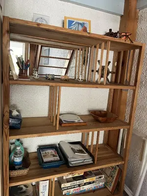 Bibliothèque dans la maison de vacances