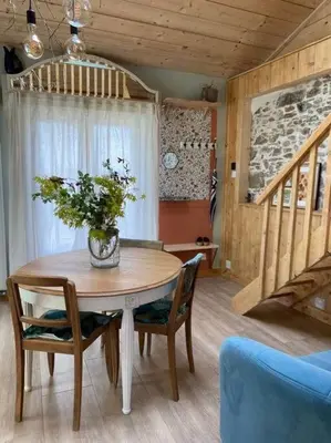 Coin salon dans l'établissement Logement atypique et charmant dans les marais, studio espace ouvert