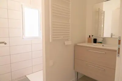 Salle de bains dans l'établissement La Vie En Gîte (Le Scandinave)
