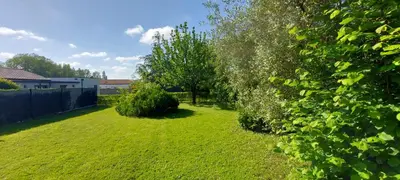 Jardin de l'établissement Maison ZEN climatisée