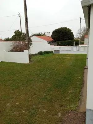 Jardin de l'établissement maison rénovée en 2022