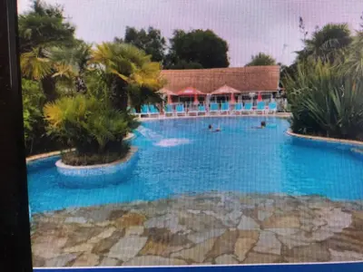 Piscine de l'établissement Bungalow Charmant à La Baule, Piscine ou située à proximité