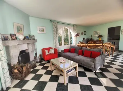 Télévision ou salle de divertissement dans l'établissement Longère familiale proche mer et golf
