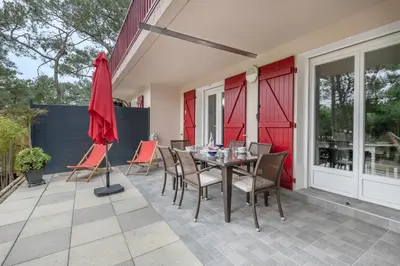 Balcon ou terrasse dans l'établissement Appartement dans résidence calme à 100m de la plage