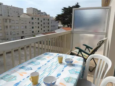 Balcon ou terrasse dans l'établissement Studio proche plage et commerces avec parking privatif - FR-1-323-528