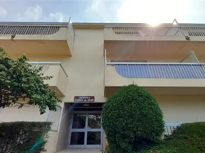 Balcon ou terrasse dans l'établissement Studio proche plage et commerces avec parking privatif - FR-1-323-528