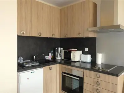 Cuisine ou kitchenette dans l'établissement Studio proche plage et commerces avec parking privatif - FR-1-323-528
