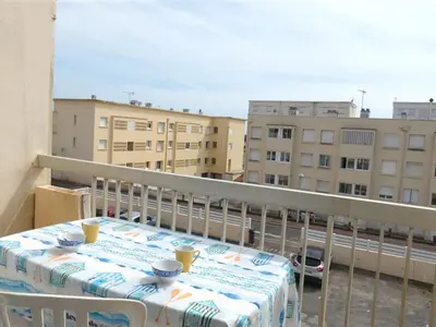Balcon ou terrasse dans l'établissement Studio proche plage et commerces avec parking privatif - FR-1-323-528