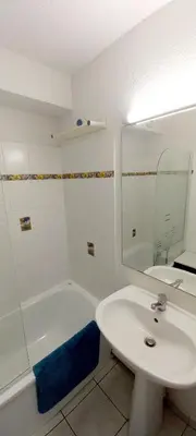 Salle de bains dans l'établissement 3 pièces proche plage commerces et golf