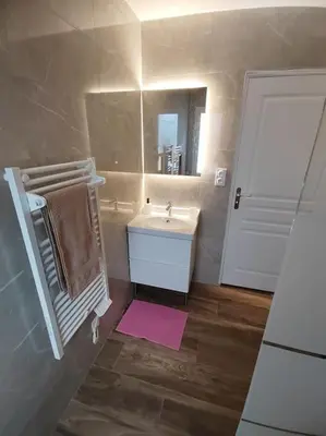 Salle de bains dans l'établissement Gîte privé, à 5 km du Puy du Fou