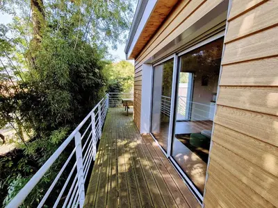 Balcon ou terrasse dans l'établissement Cottage Les Ormeaux - à 13 minutes du Puy du Fou