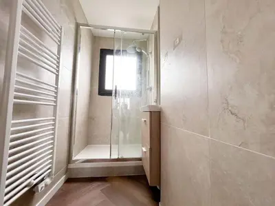 Salle de bains dans l'établissement Le Jardin des Plantes