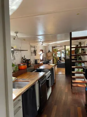 Cuisine ou kitchenette dans l'établissement Péniche le Sémaphore