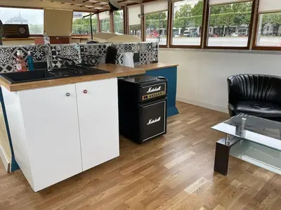 Cuisine ou kitchenette dans l'établissement Péniche le Sémaphore