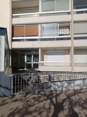 Balcon ou terrasse dans l'établissement Un petit nid douillet en front mer et vue St Jean