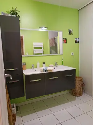 Salle de bains dans l'établissement Les Îslettes