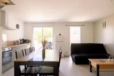 Cuisine ou kitchenette dans l'établissement La Vie En Gîte (La Taïga)