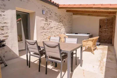 Terrasse ou espace extérieur de l'établissement La Vie En Gîte (La Grange & Spa)