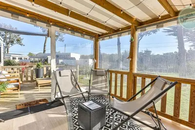 Balcon ou terrasse dans l'établissement Mobil-home dans parc résidentiel