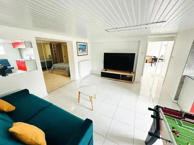 Télévision ou salle de divertissement dans l'établissement maison