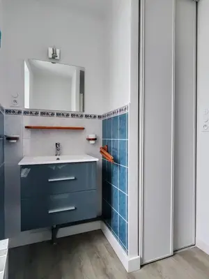 Cuisine ou kitchenette dans l'établissement Pied-à-terre proche du centre et commodités