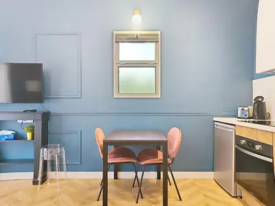Cuisine ou kitchenette dans l'établissement Appartement Le Bd Haussmann, chic & raffiné !