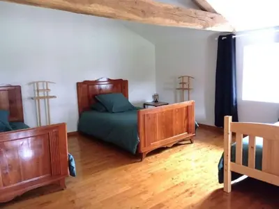 Un ou plusieurs lits dans un hébergement de l'établissement Gîte Le Grand Puy Loup